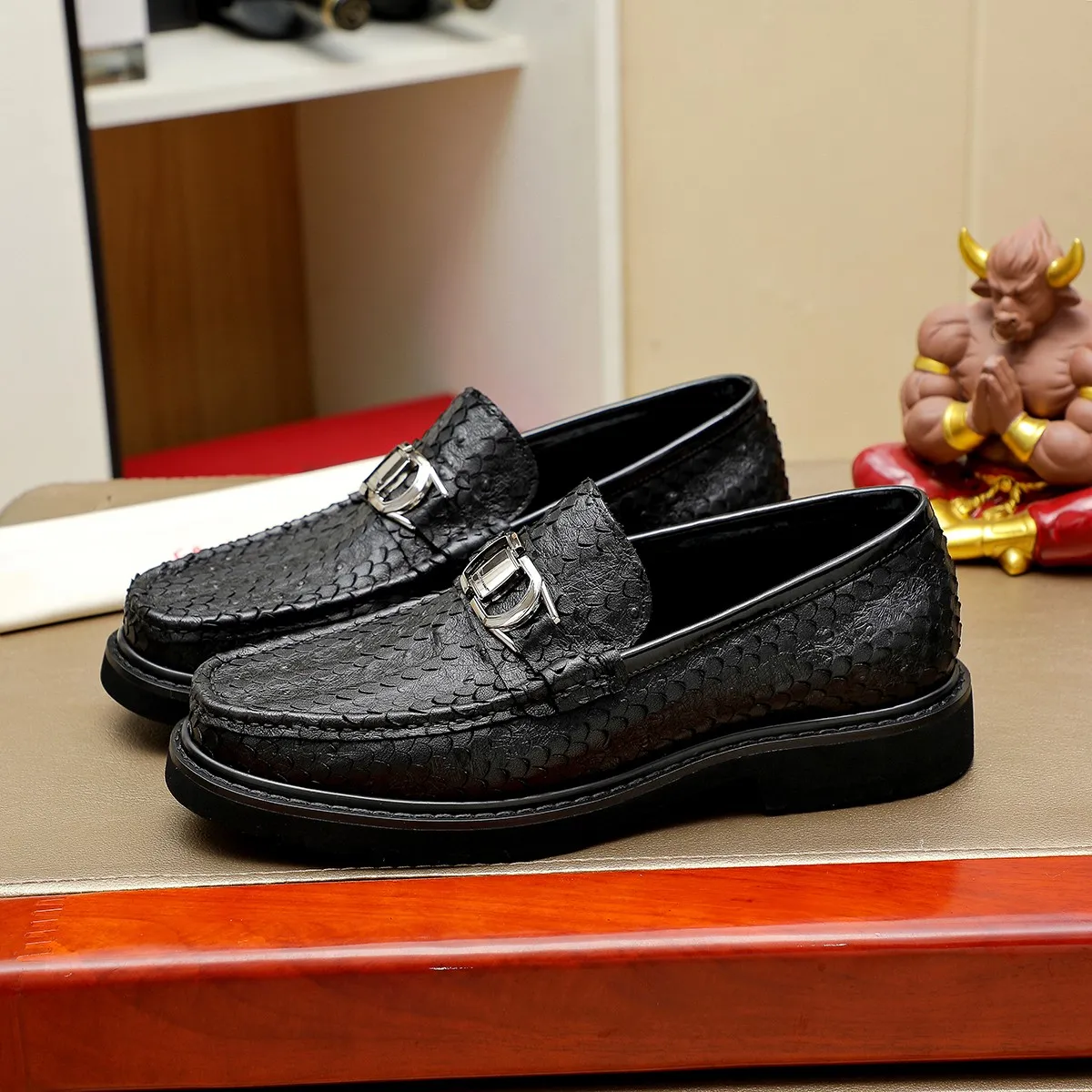 Men's shoes 💰500 Ferragamo [Ferragamo] top imported suit men's shoes 💯Original copy of the official website, product materials: selected imported embossed calfskin + luxury hardware buckle accessories ~ imported water-dyed cow 🐂 leather lining. Strong three-dimensional visual effect, original combination outsole, multiple colors available😘 Size: 38-44 (.45.46. Customized)